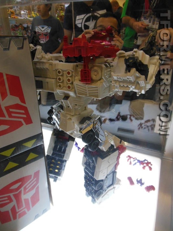BotCon 2013   Transformers SDCC Images Gallery Metroplex, G1 5 Pack, Shockwaves' Lab  (29 of 101)